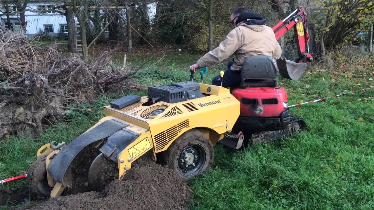 RT 200 Grabenfr&auml;se von Vermeer mit PC02 Bagger von Komatsu im Einsatz
