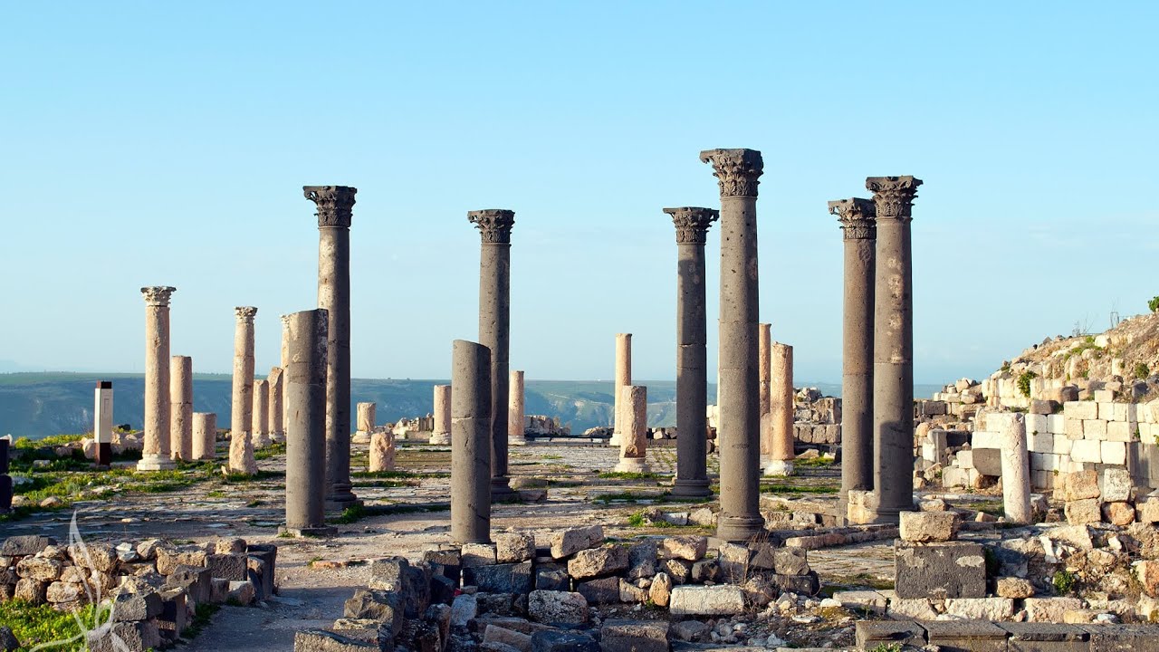 أم قيس… المدينة التي تتكئ على التاريخ وتنظر إلى الأفق البعيد ⛰️🏛️✨| المهندسة تمارا قدوره Arch.Tamara