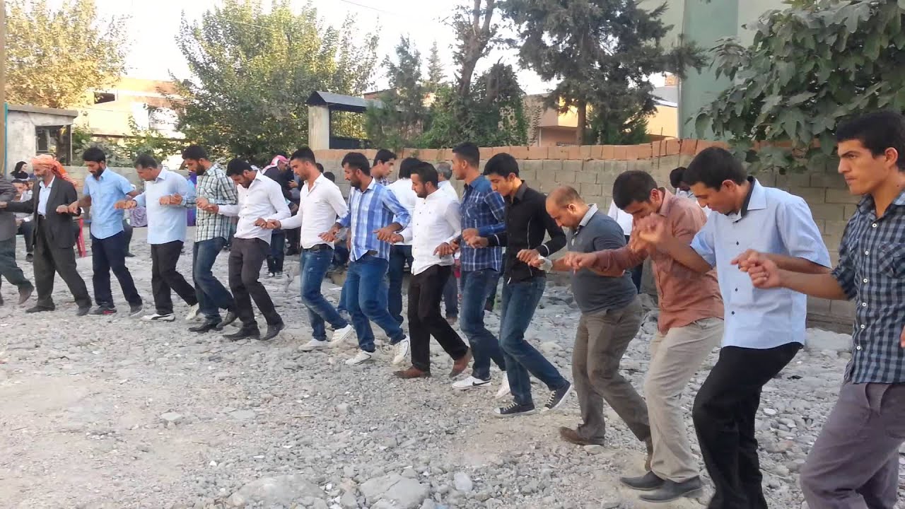 salih gül kendi nişanında halay başında.mp4