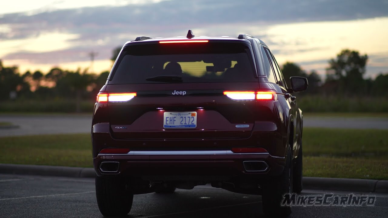 👉 НОЧЬЮ: Jeep Grand Cherokee Overland 2022 года — обзор внутреннего и внешнего освещения + ночное...