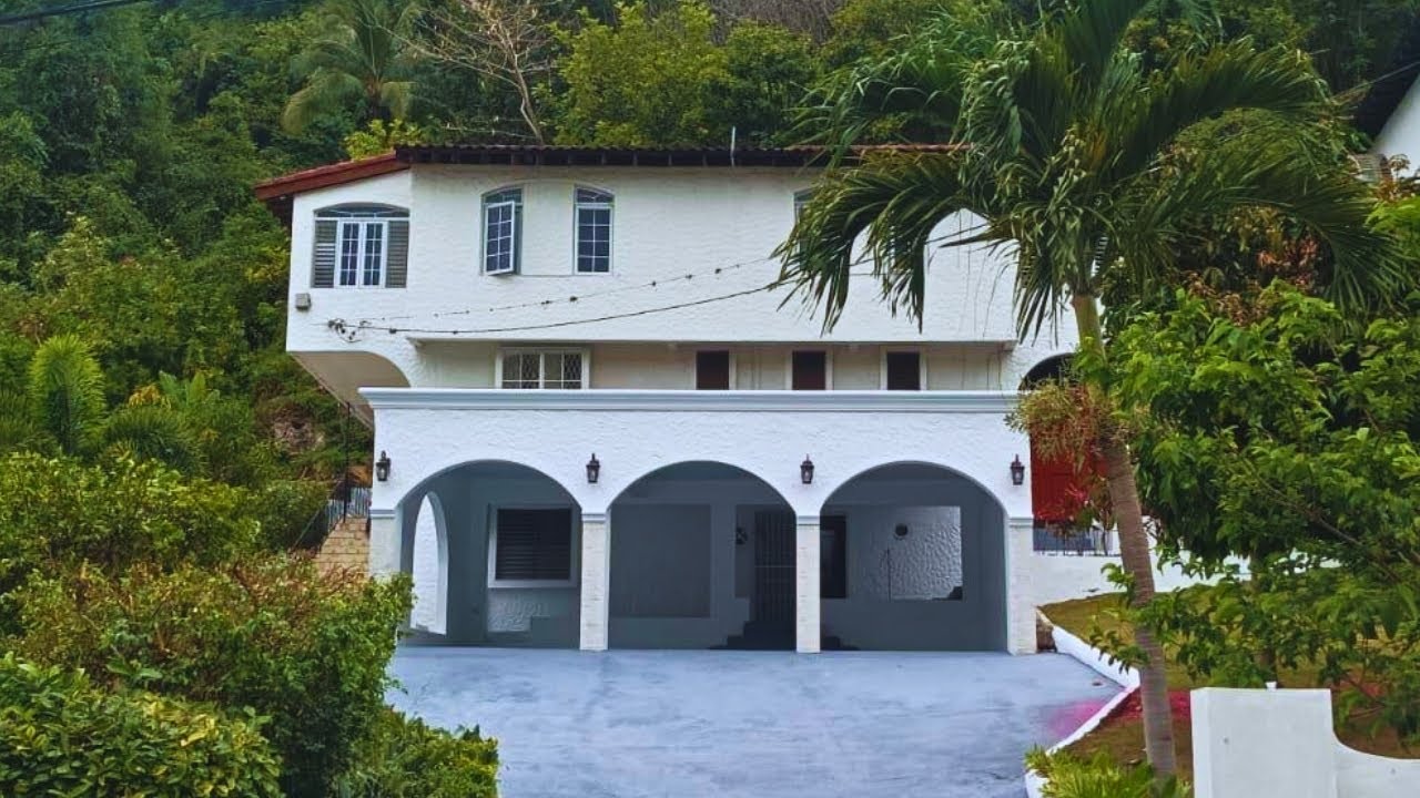 Gated Community | 5 Bedroom 4 Bathroom | Directors Way Belgrade Mews Kingston & St Andrew