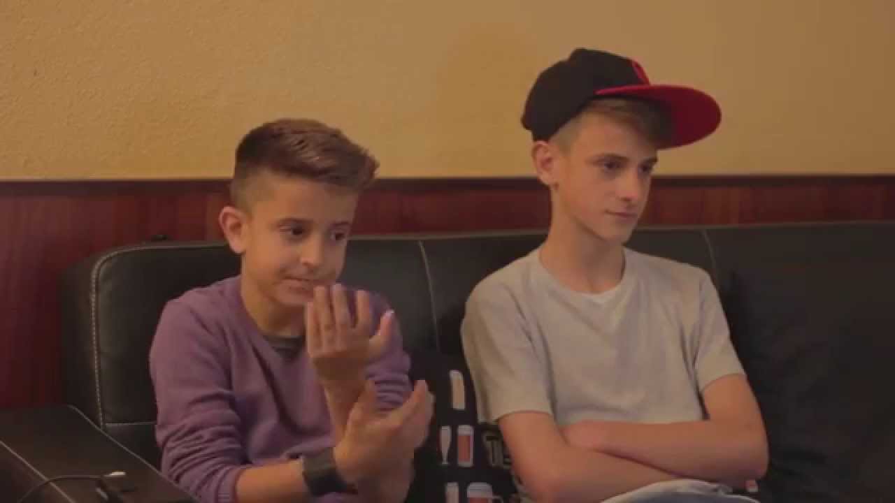 Adexe - Con mi hermano Nau viendo por primera vez mi próximo video 