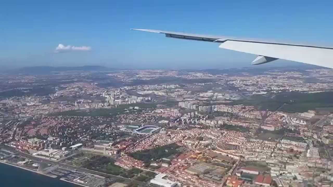 Emirates 777-300ER landing in Lisbon, LIS