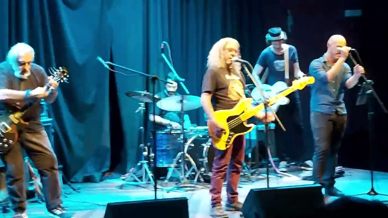 05. &Aacute;gua Brava: Rock Voador.