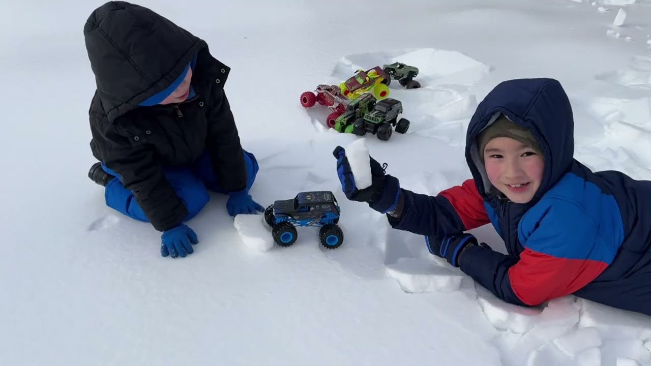 Монстр-траки катаются по ледяному снегу 🥶🥶🥶