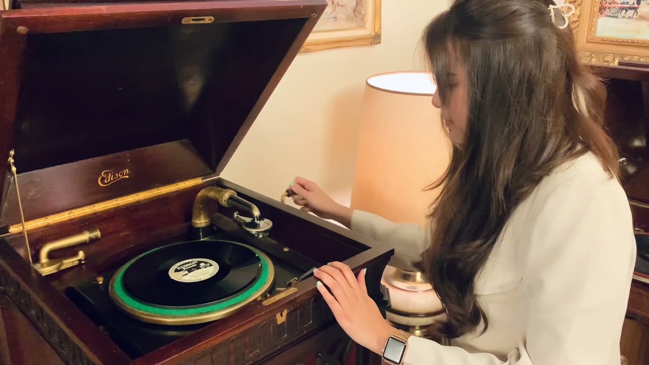 Beautiful Edison Diamond Disc Phonograph,