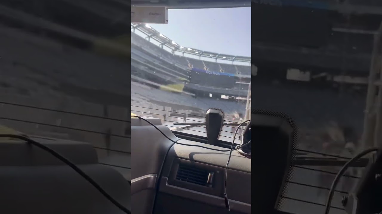 MetLife load drop #cdllife #wedeliver #teamdrivers #stadiumtour #concertloads
