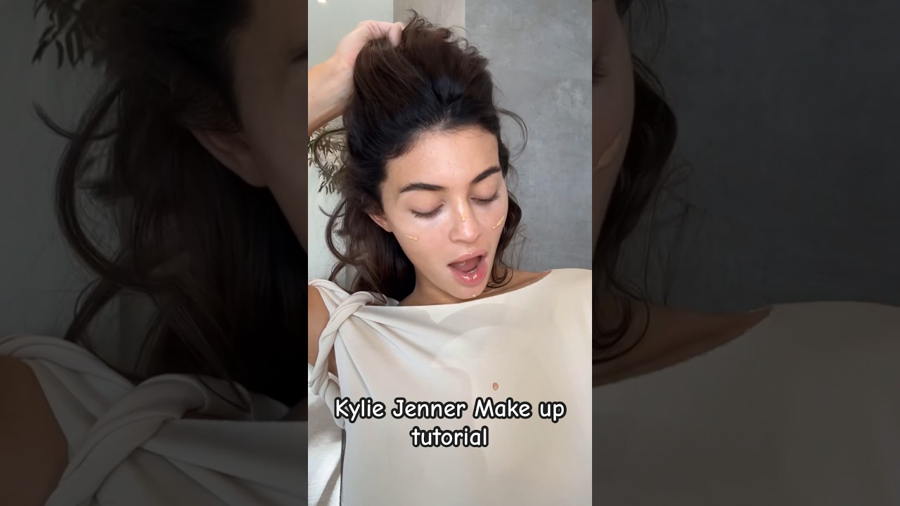 Kylie Jenner showed her makeup routine #kyliejennermakeup #kyliejenner #kardashian