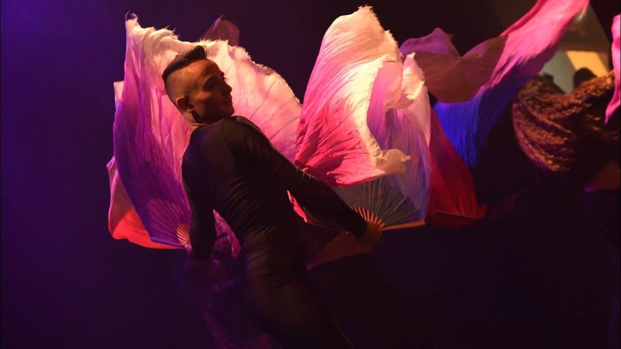 Show Must Go On - ÁLBI MAAK
