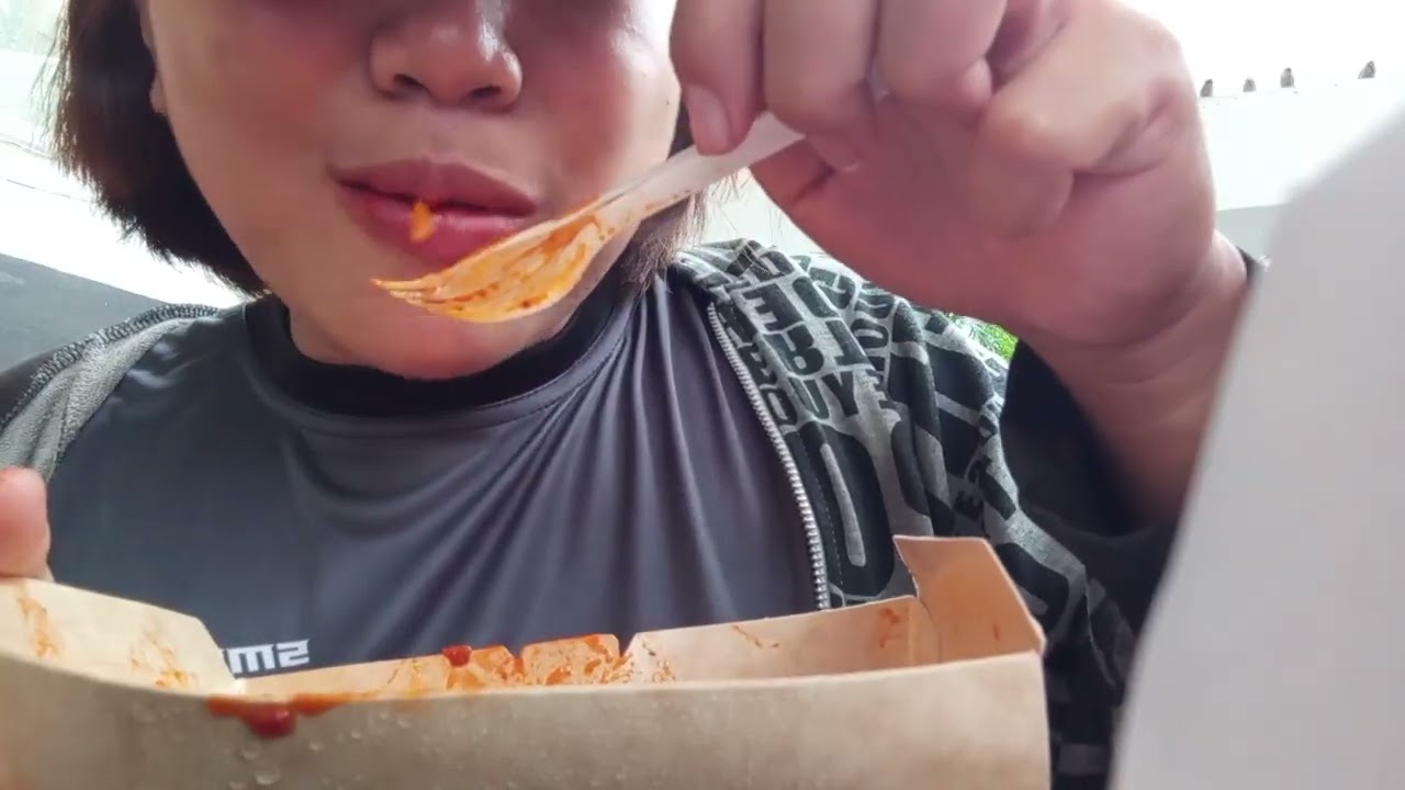 Jollibee little mukbang edition