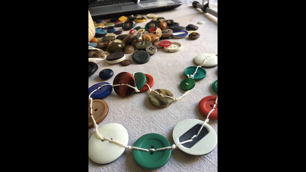60 - Collana bottoni con nodi