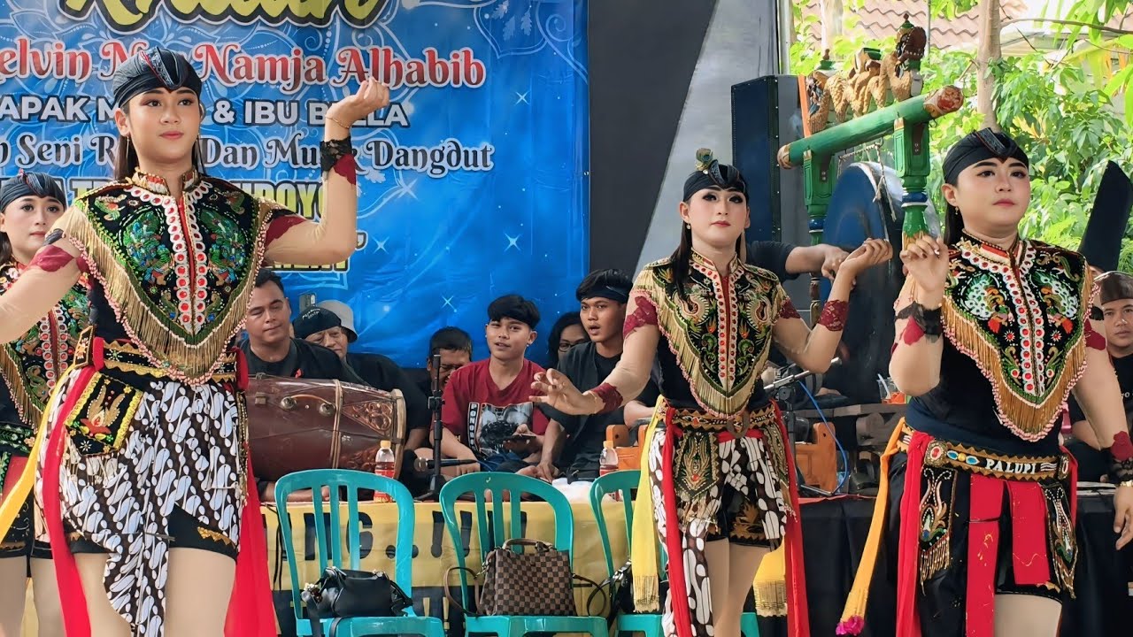 GEMULAI JATHIL CANTIK NARI SRAMPAT REOG PONOROGO BIKIN PENONTON TERPESONA 😍