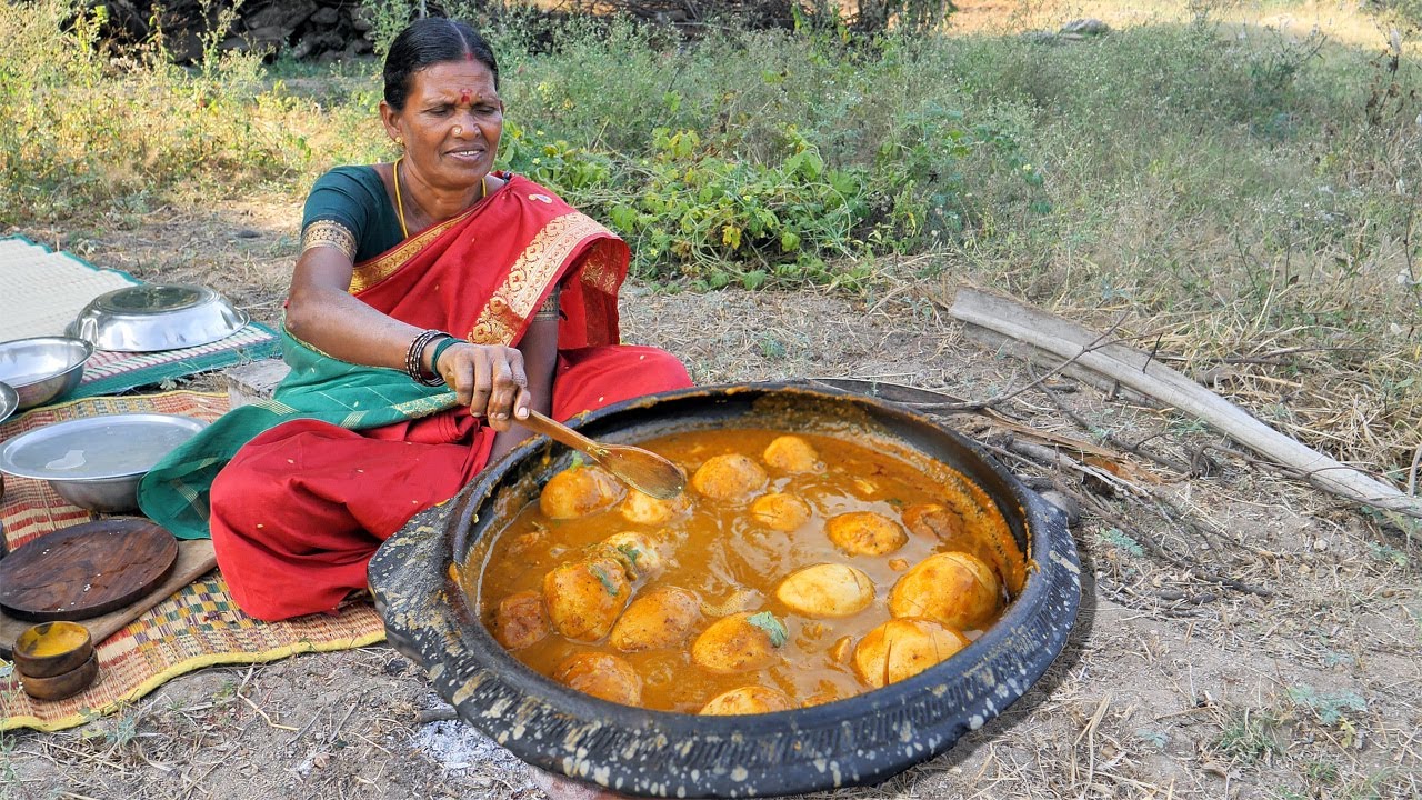 Spicy Village Style Egg Curry | Desi Village Egg Curry | Village Style Egg Curry Cooked in Mud Pot