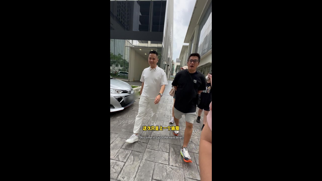 烧鸭老板手一滑，老婆的车就换了！