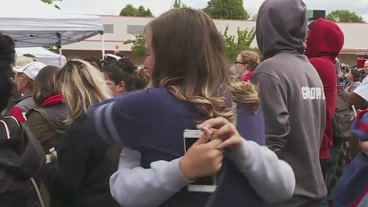 Parkrose HS parents wait to reunite with students after gun scare
