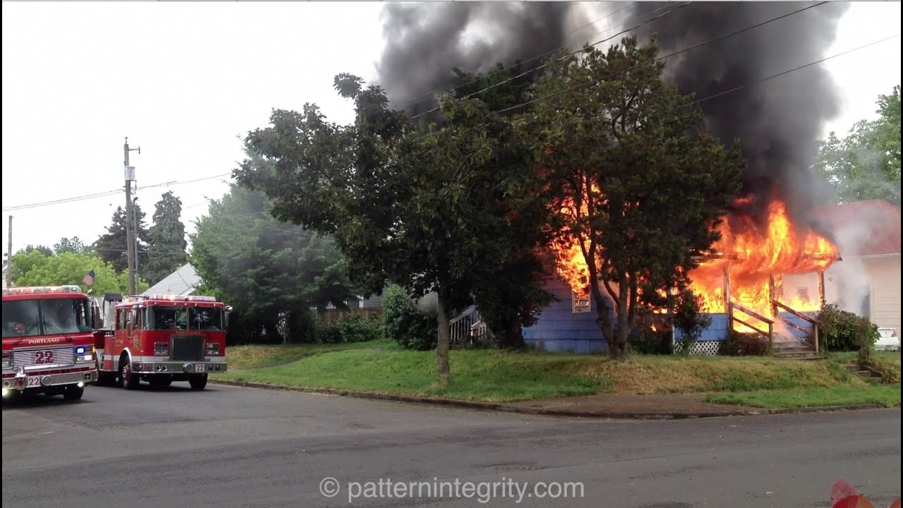 Pre Arrival Fully Involved House Fire North Portland Oswego House Fire St John's neighborhood PDX
