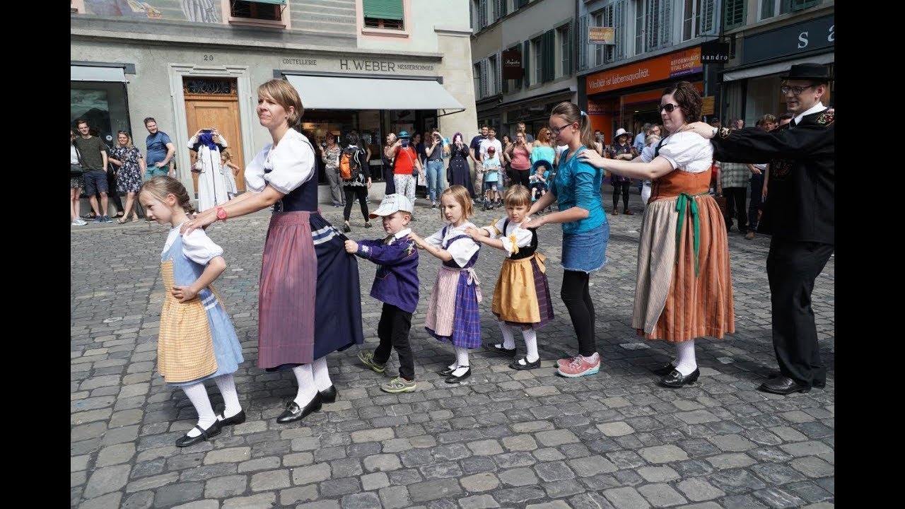 Innerschweizer Trachten Tanzen + Danken in Luzern