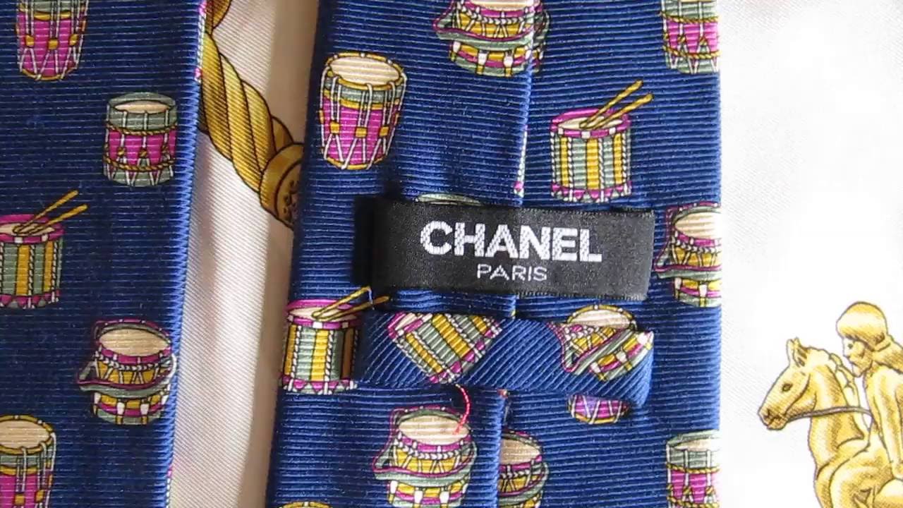 Chanel Paris   drum pattern  silk vintage tie