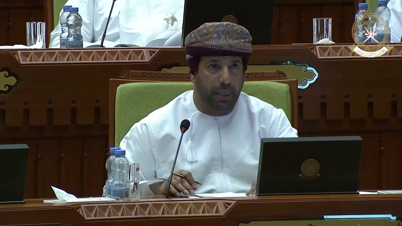 مداخلة سعادة راشد بن علي الحسني  ممثل ولاية دماء والطائيين مع معالي وزيرة التربية والتعليم