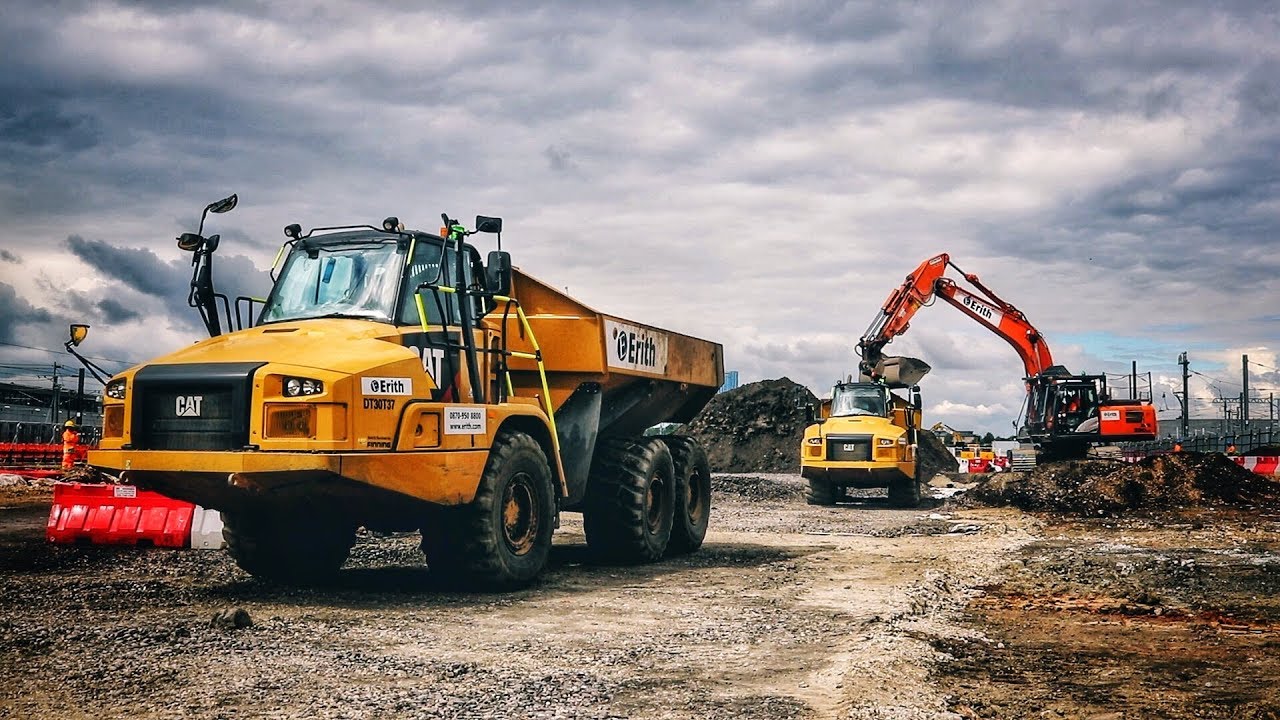 Clearing land for HS2 in London! (Caterpillar D6N, Hitachi ZX470)