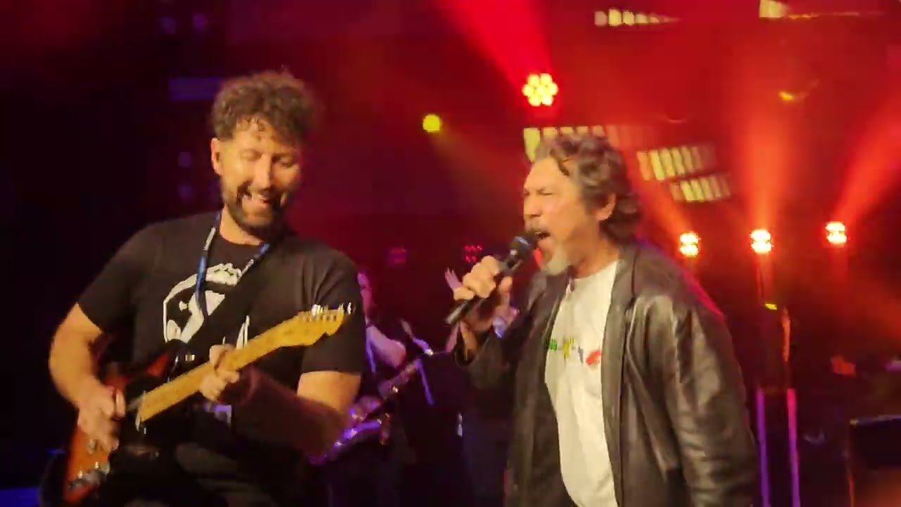 Joey Fatone and Lou Diamond Phillips  - La Bamba 2024 Epcot #eattothebeat