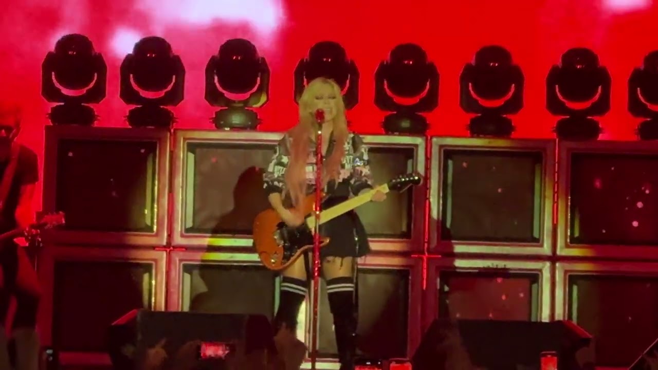 Avril Lavigne - My Happy Ending @ Festival Cruïlla 2024