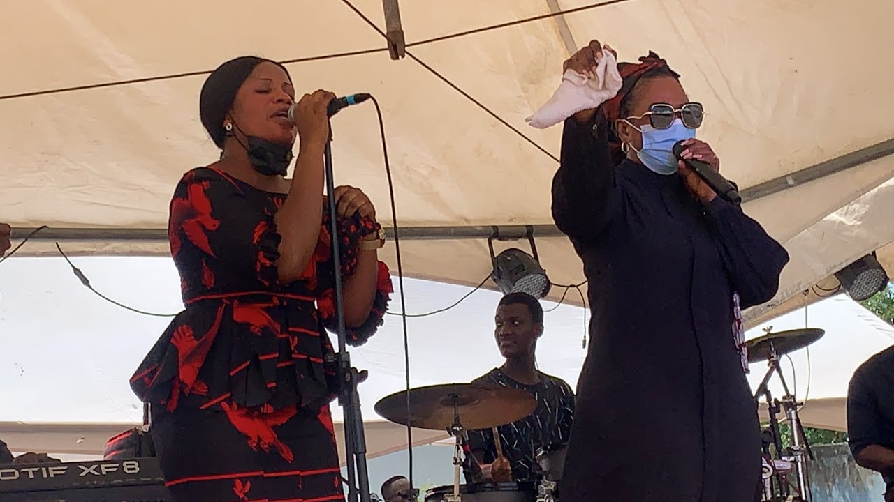Piesie Esther Break Down in tears as ministers at her son’s, Nii Lankwei Funeral.