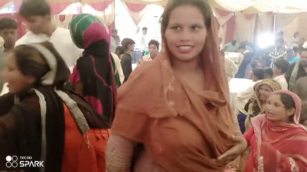 ماحول دیکھیں شادی کا