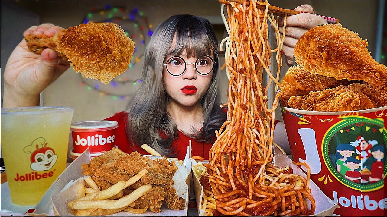 ХРУСТЯЩАЯ ЖАРЕНАЯ КУРИЦА + ФИЛИПИНСКИЕ СПАГЕТТИ НА ПРАЗДНИКЕ JOLLIBEE (впервые 🤔) | MUKBANG: Мой ...