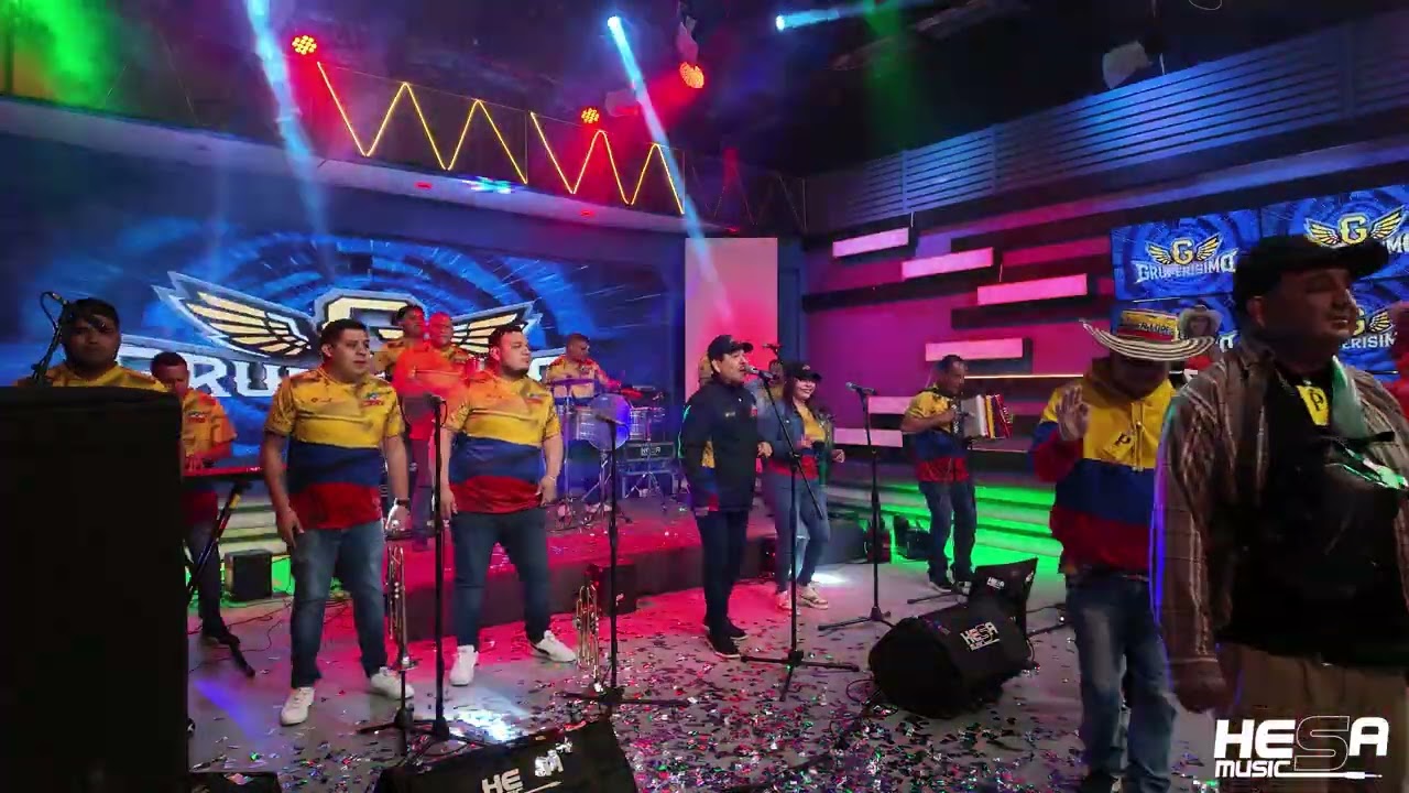 Las Chiquillas -  Paco Silva ( en vivo Gruperisimo )