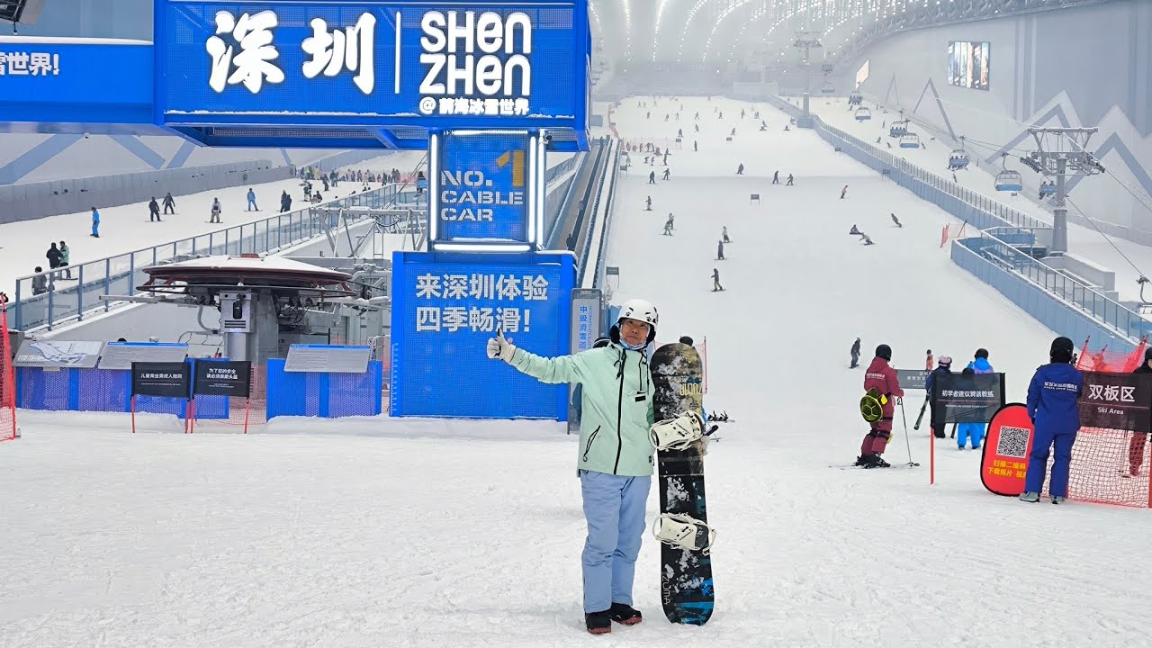 深圳前海冰雪世界滑雪