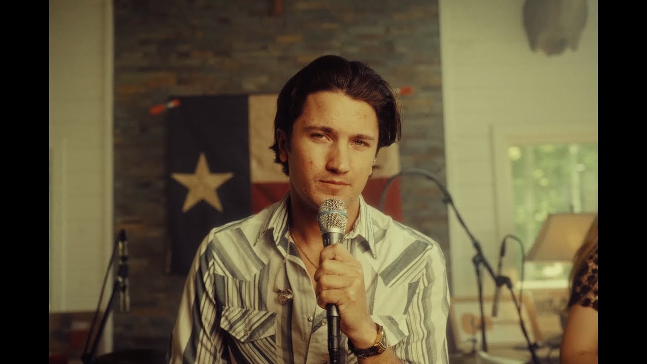 Drake Milligan - Hello Darlin&rsquo; (Living Room Session)