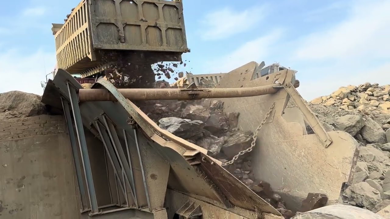 ‘Big Rock Crusher Machine: A Giant in Action” Big Rock Crushing: A Powerful Process”#stonecrusher 