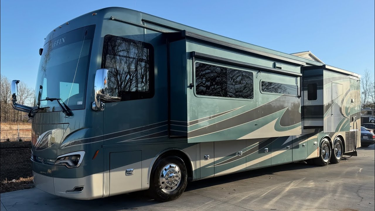 Автобус TIFFIN ALLEGRO 2019 года, номер 45, напротив, цвет дымчато-бирюзовый, цена 269950 долларов.