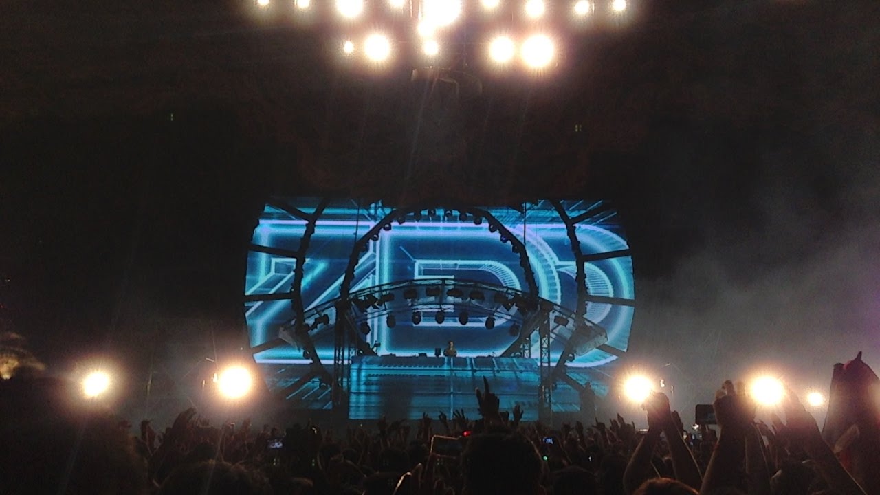 Zedd Live at Djakarta Warehouse Project 2016 #DWP16 - Clarity (feat. Foxes)