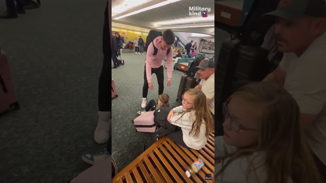 Siblings get Christmas surprise as Air Force brother joins family trip