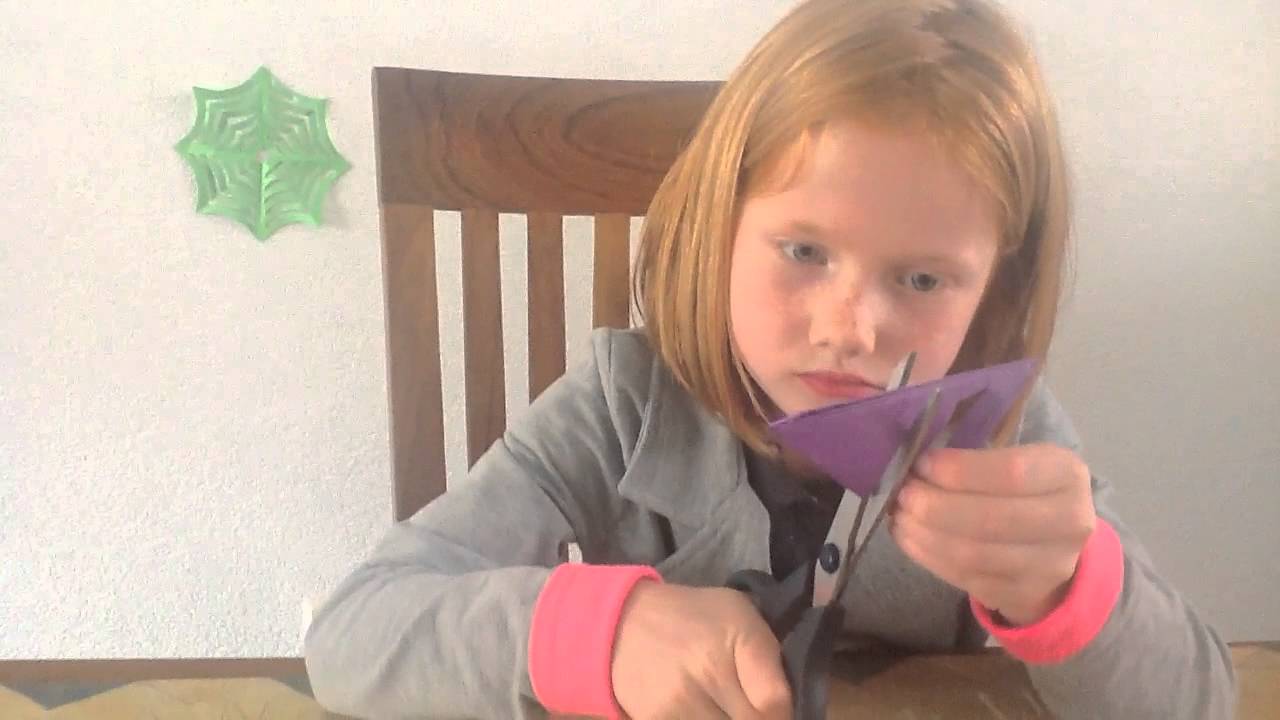 Spinneweb knippen van papier