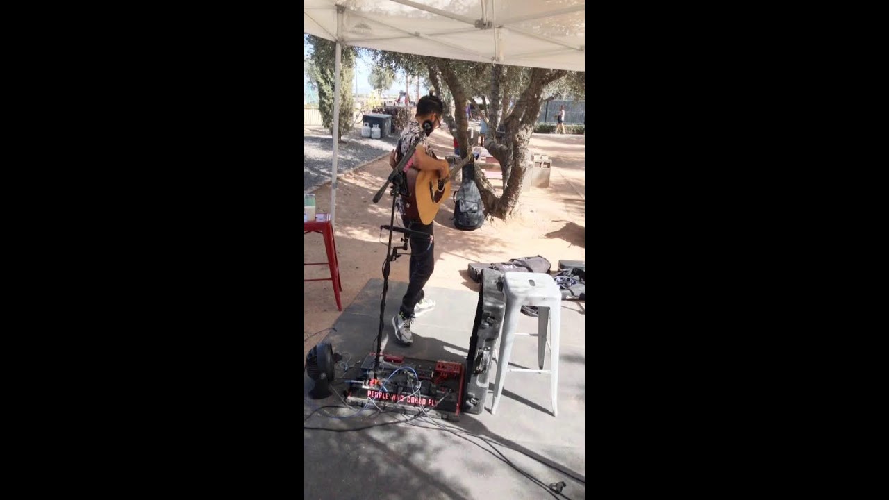 Live music l