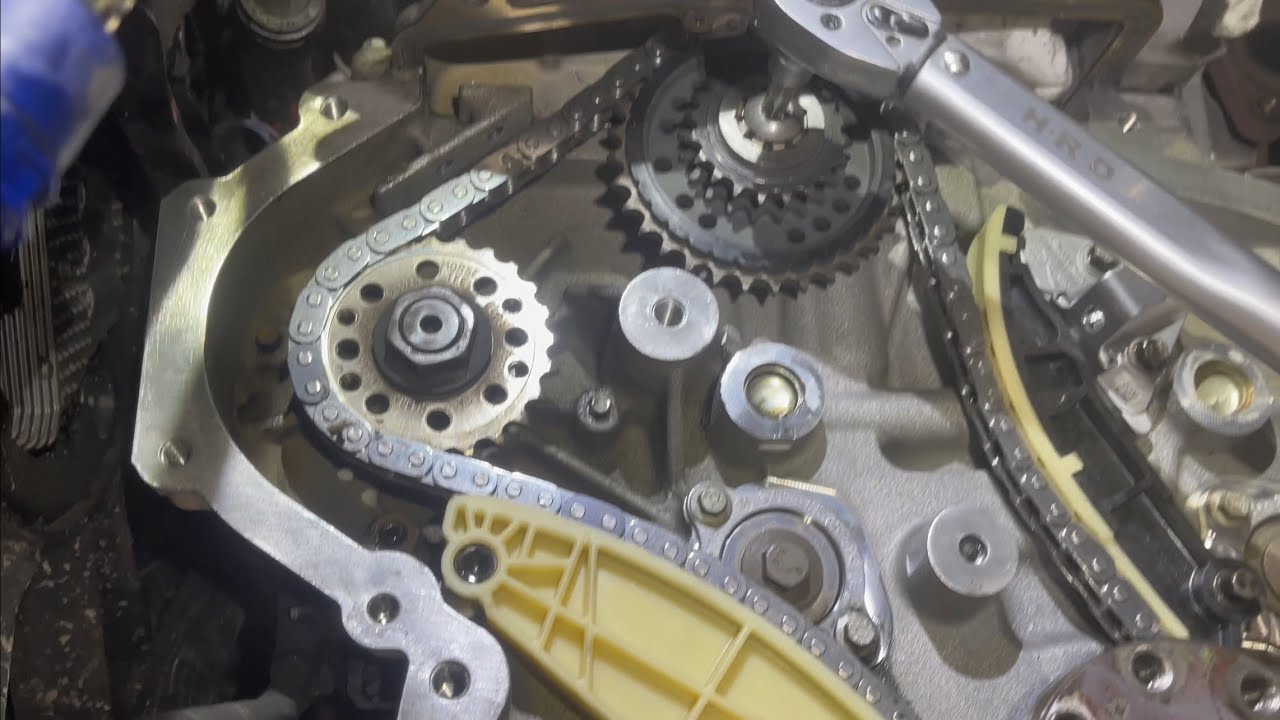 Land Rover evoque timing chain replacement. #timingchain #mechanic #pakistan #dubai #uae #jlr #tech