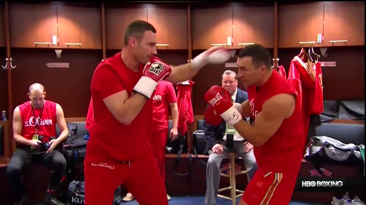 Klitschko brothers warm up before Klitschko vs Jennings