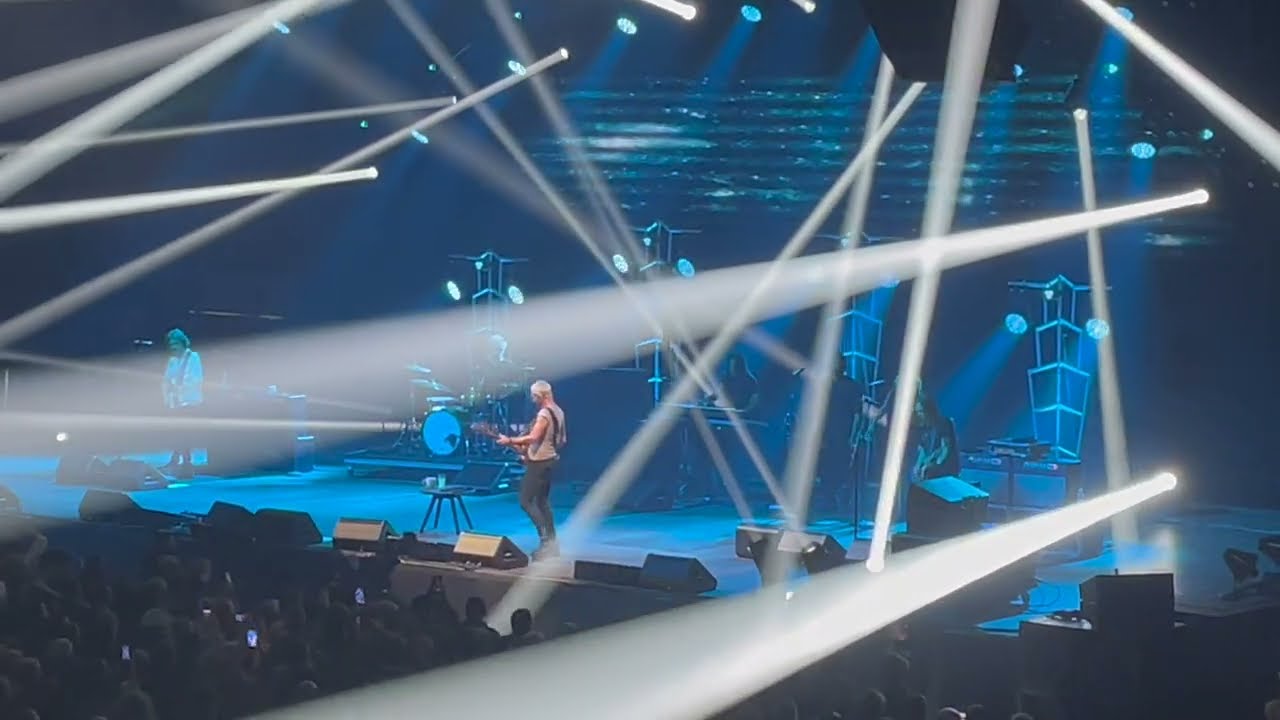 Sting live @Helsinki Ice Hall 22.09.2022/ Walking on the Moon/So Lonely