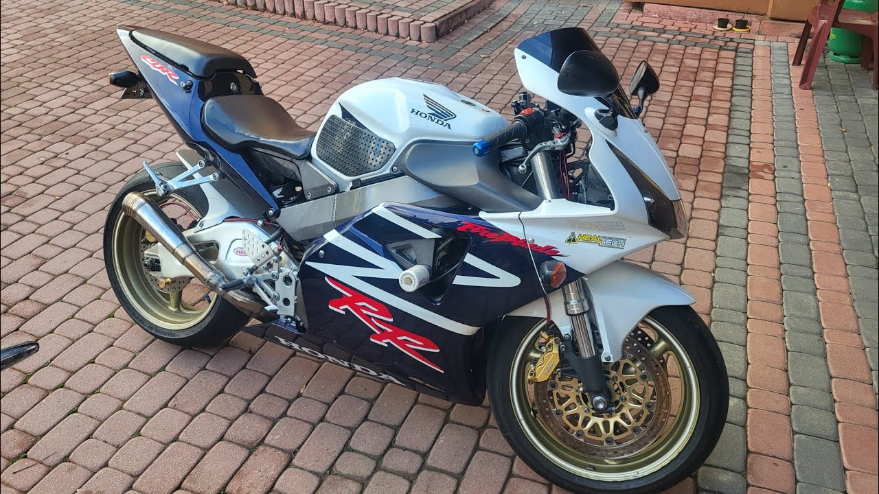 Honda CBR 954 demontaż silnika, wymiana uszczelki pod głowicą, kontrola ładowania.