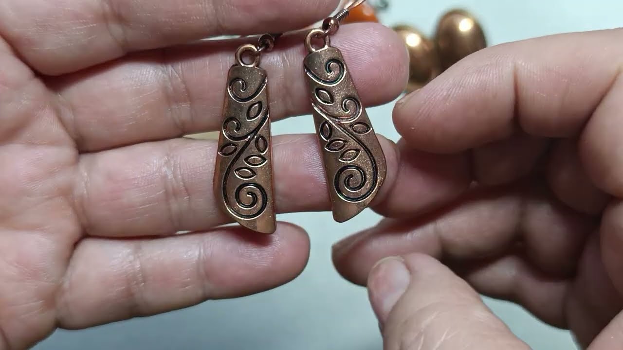 51. Винтажные украшения: броши, серьги, браслеты, комплекты, колье. 30.12.2025г.