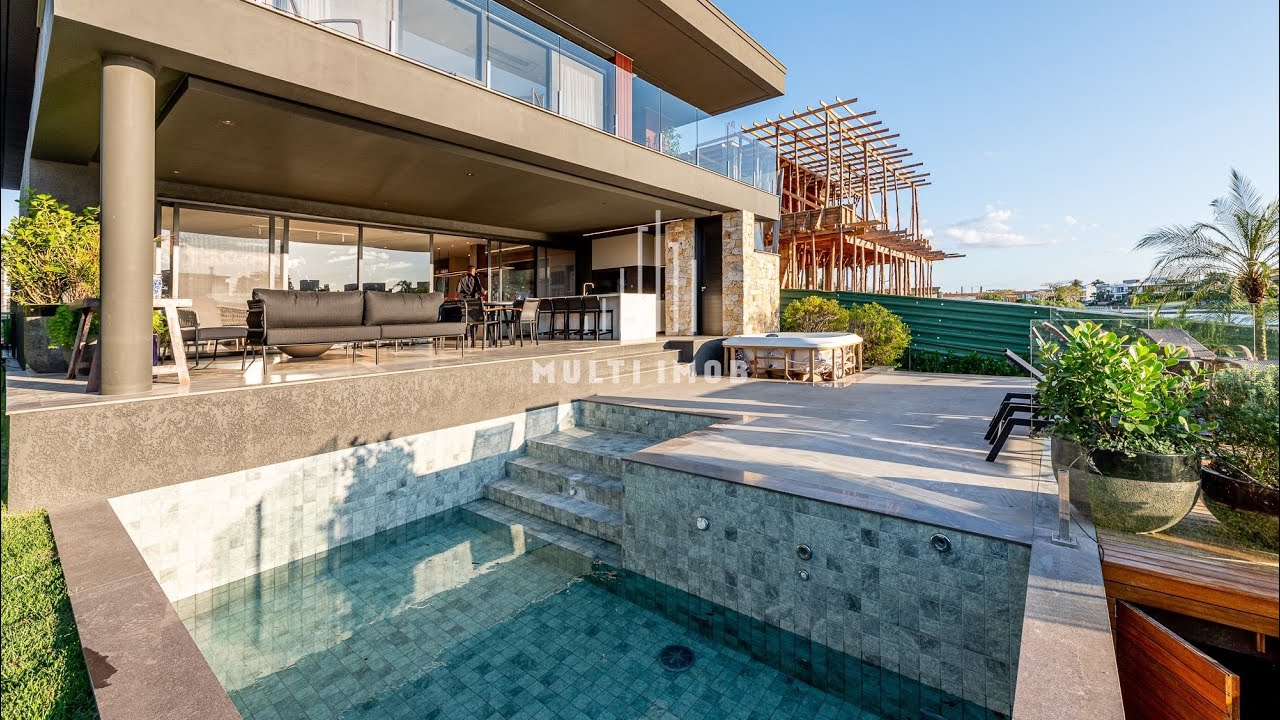 CASA DE LUXO COM VISTA PARA O CANAL NO PONTA DA FIGUEIRA MARINA!