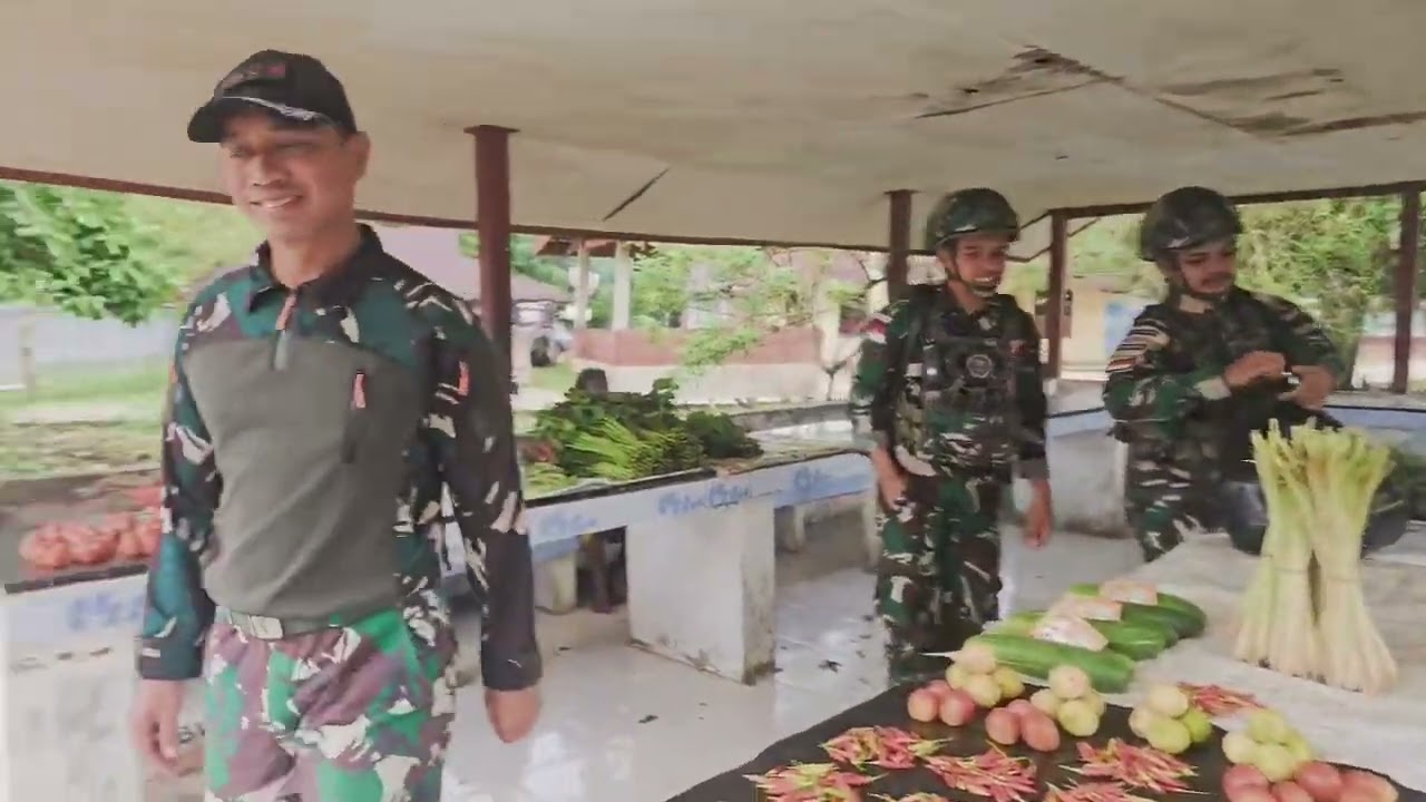 Yonif 763/SBA Kunjungi Pasar Rakyat Maybrat, Beli Hasil Jualan Mama-Mama Maybrat