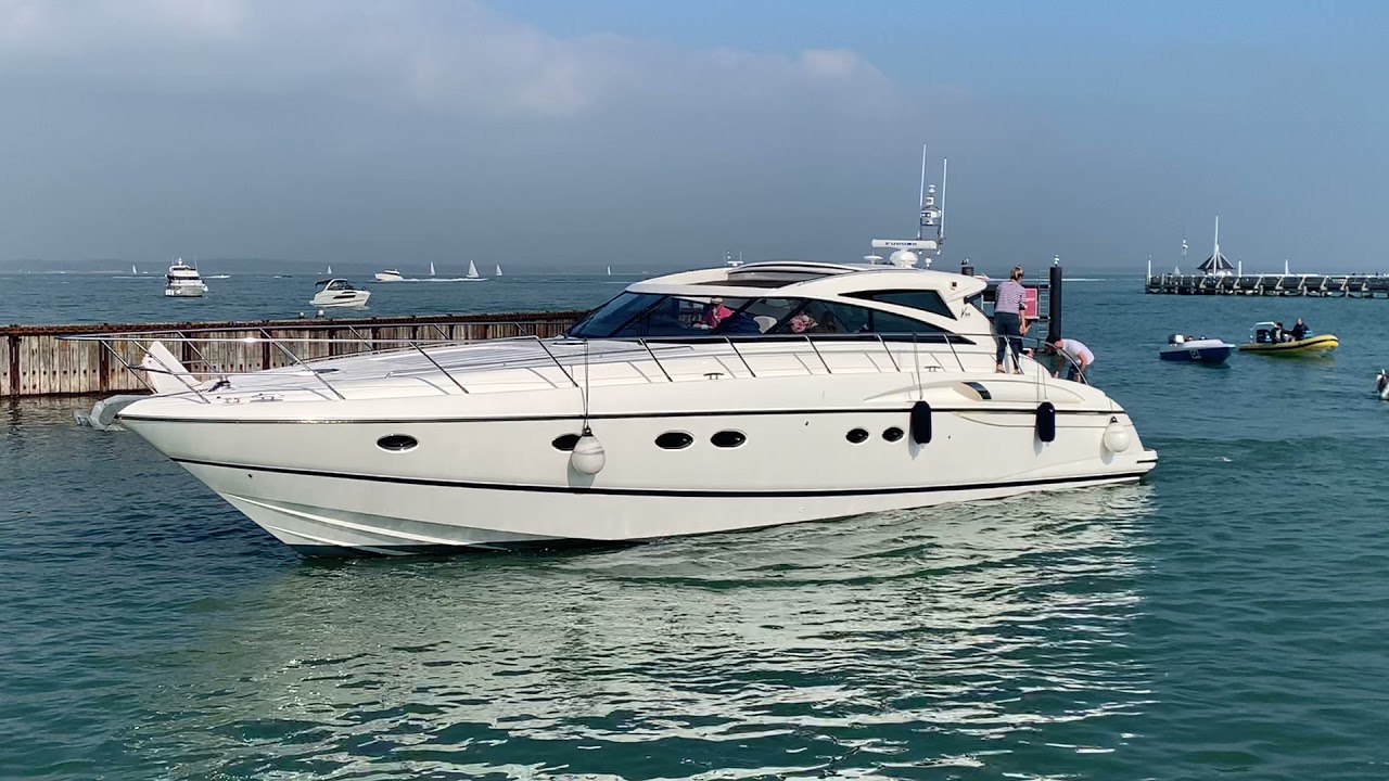 Yarmouth Harbour - Isle of Wight: Targa 45 and Princess V58