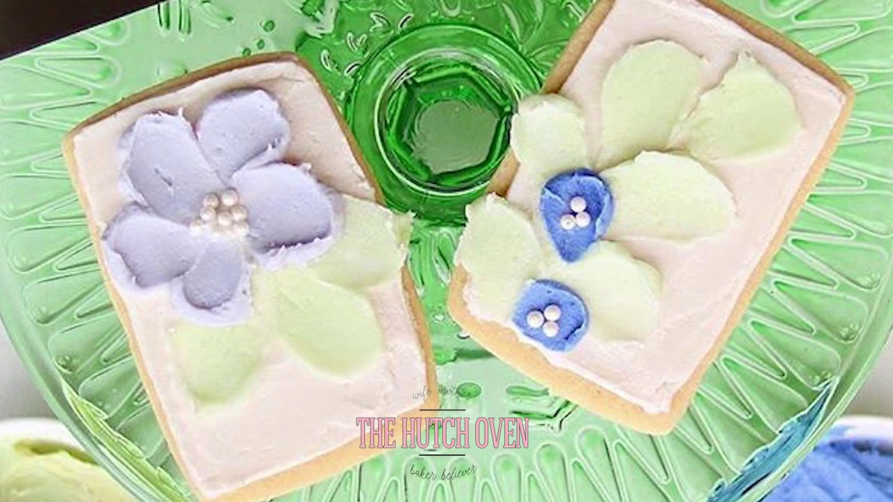 How to pipe textured buttercream flowers