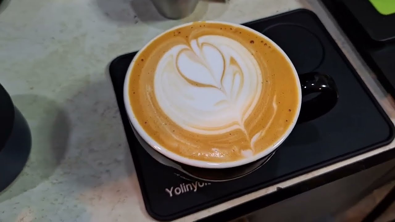 Red espresso latte w/ vanilla