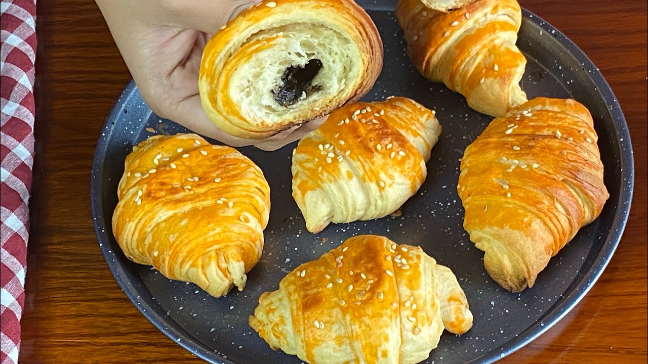 Croissant Recipe | চুলায় ক্রোসেন্ট তৈরি সিক্রেট রেসিপি | Chocolate Croissant Without Egg & Oven