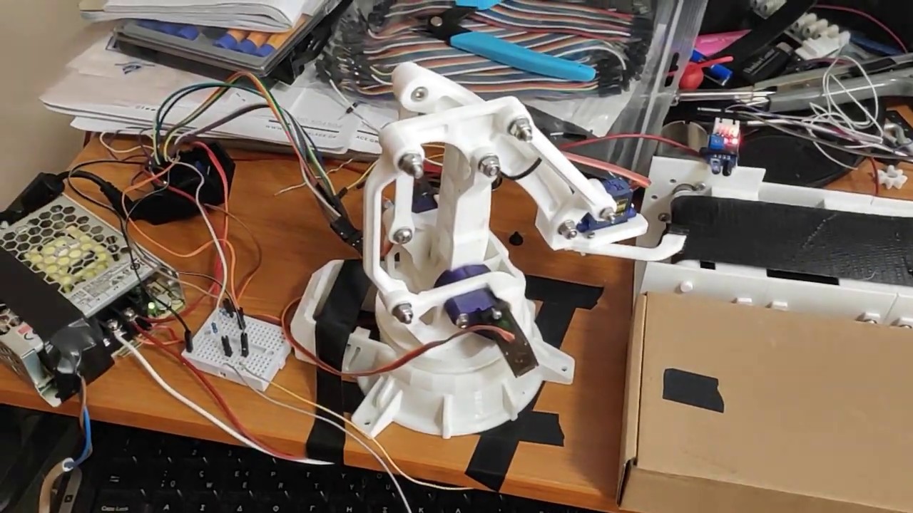 EEZYbotARM MK3 + 3d printed conveyor belt + Codesys for RPi + Pololu Maestro 12 Servo controller